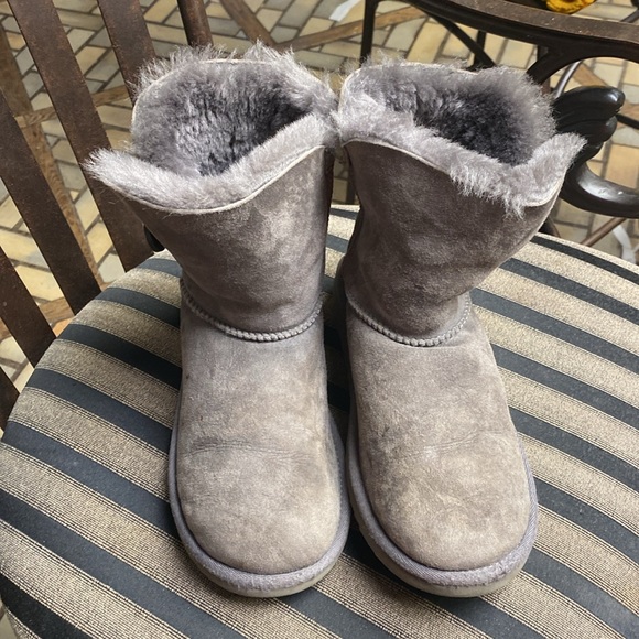 UGG ANKLE Boots - Picture 3 of 9